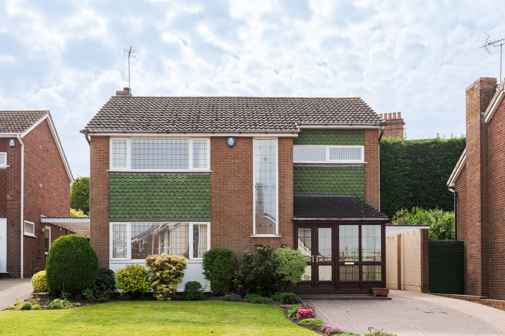 4 bed property in Cranbourne Road, Stourbridge